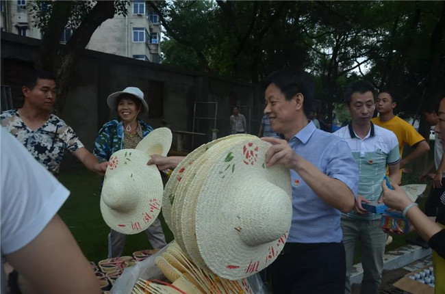 炎炎夏日送清涼，點滴關(guān)懷暖人心——城投集團各黨支部開展“送清涼”慰問一線員工活動