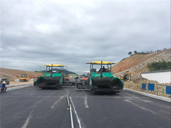 景德鎮(zhèn)這條道路進(jìn)入瀝青攤鋪階段，機(jī)場直達(dá)景北高鐵站的“最后一公里”即將通車