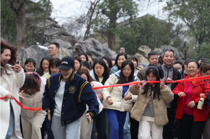 市城投集團(tuán)開(kāi)展“團(tuán)結(jié)一心 拼搏進(jìn)取 奮戰(zhàn)2025”迎新年登山、健步走活動(dòng)